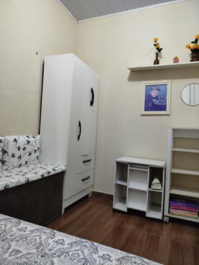 Alugo Casa mobiliada com piscina com 3 quartos
